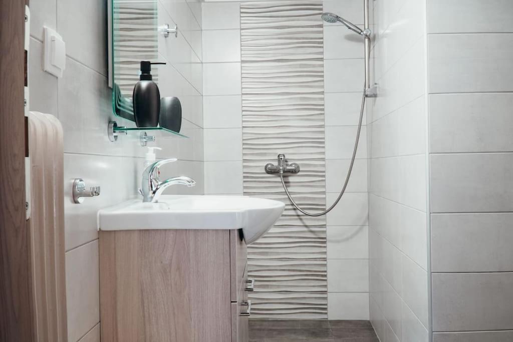 Charming Apartment In Keramikos Афины Экстерьер фото